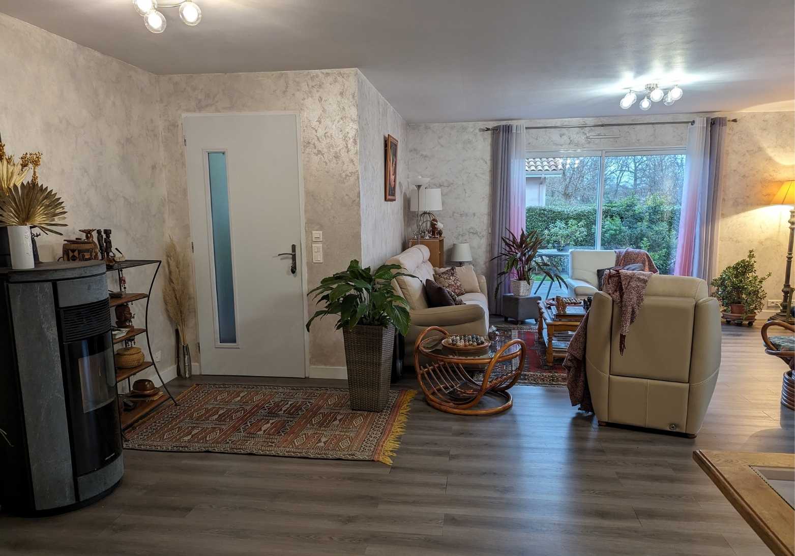 Entrée et salon avant rénovation, maison dans les Landes