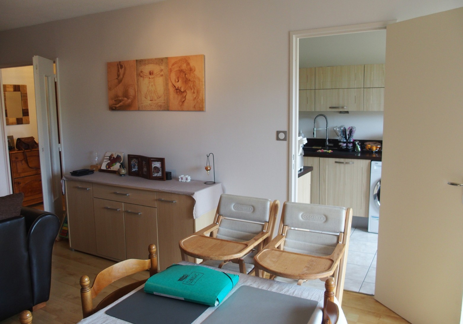 Salon et cuisine séparés avant ouverture de l'espace, appartement Toulouse