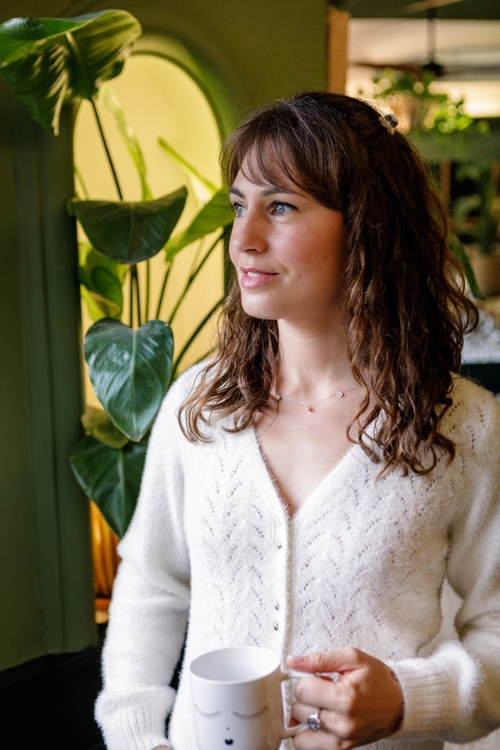 Portrait de Stéphanie Argiolas, décoratrice d'intérieur holistique à Rennes